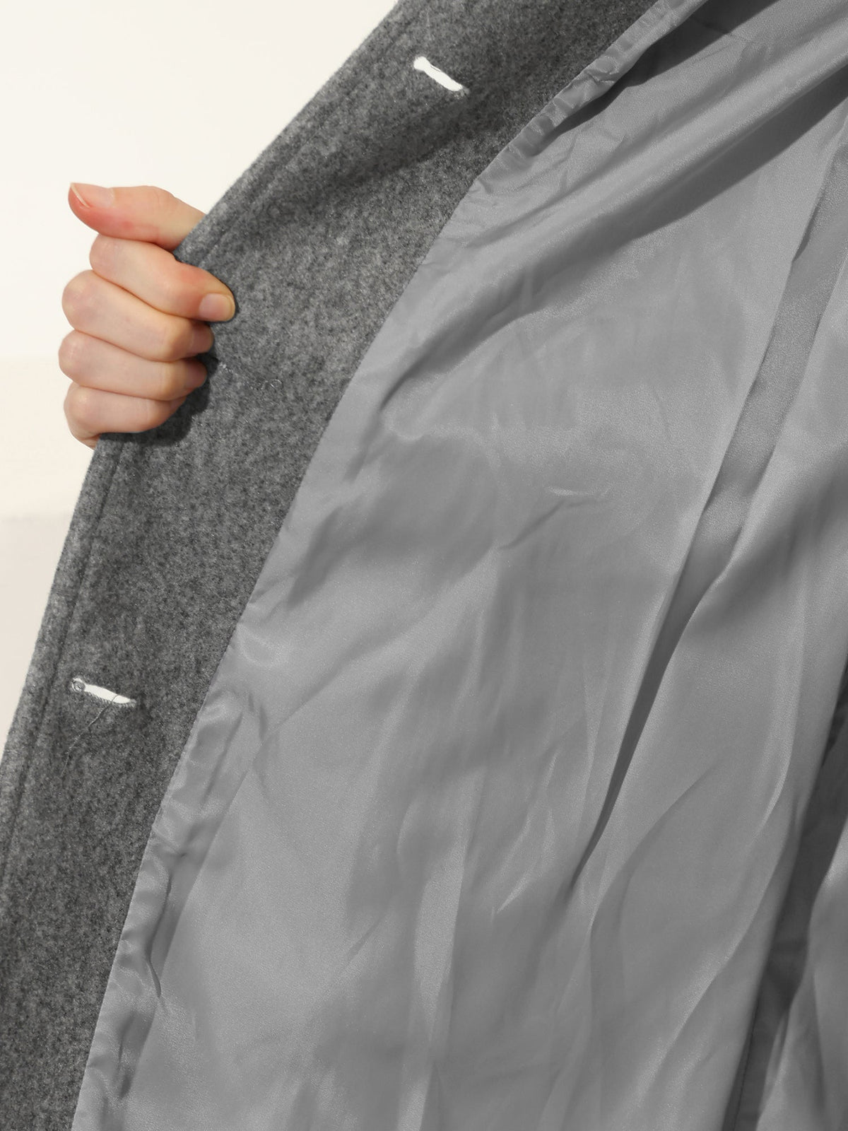 Gabardina de invierno cruzada con cierre frontal de botones